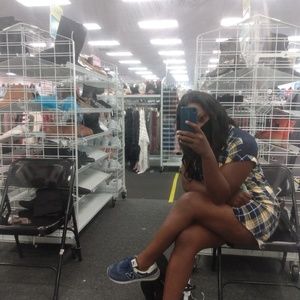 Meet your Posher, Dominique